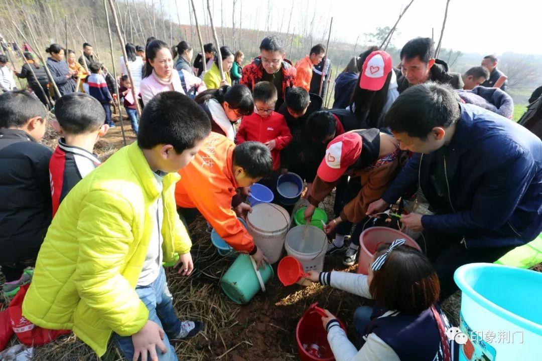 荆门晚报最新动态，学习变化，自信成就未来——励志之旅启程